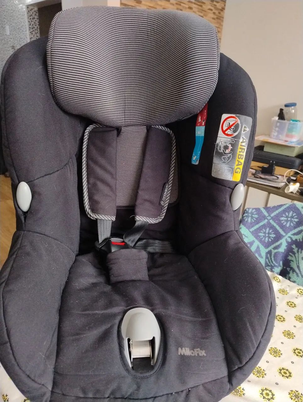 Cadeira de carro  maxi cosi. Com sistema isofis  - Foto 4