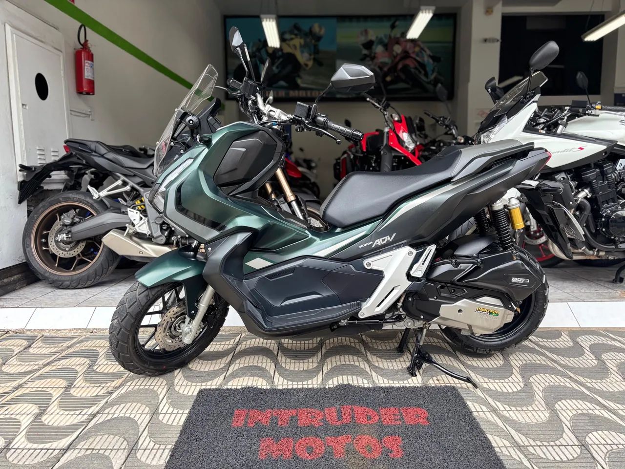 Honda adv 150 