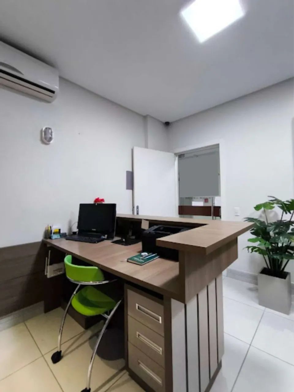 Sala 1 vaga garagem Pio Corrêa Criciúma pronta para trabalhar ACEITA permuta parcela diret - Foto 5