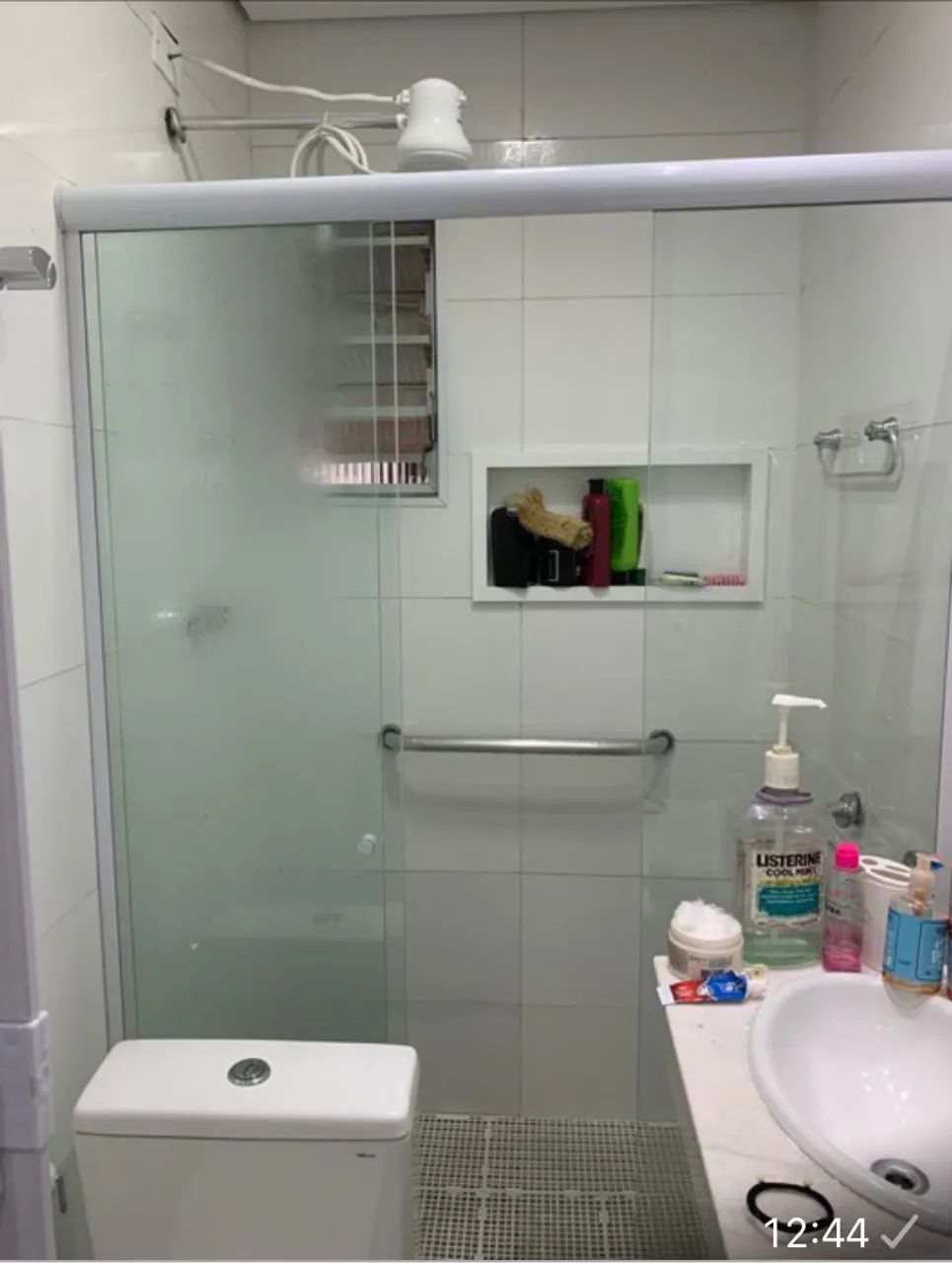 Alugo quarto com banheiro 