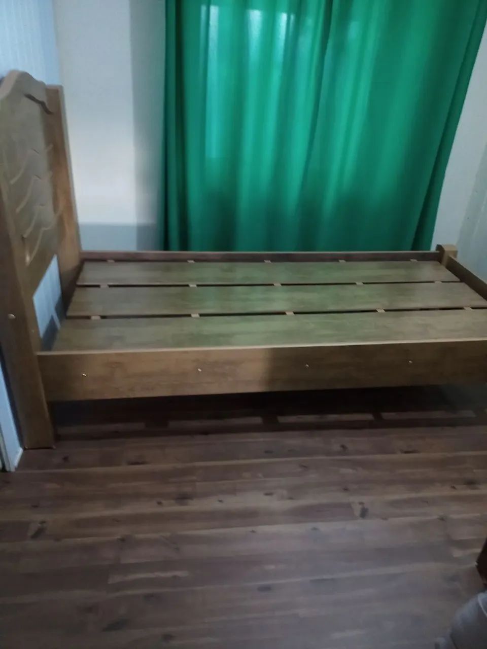 Vendo uma cama de solteiro mais colchão  - Foto 2