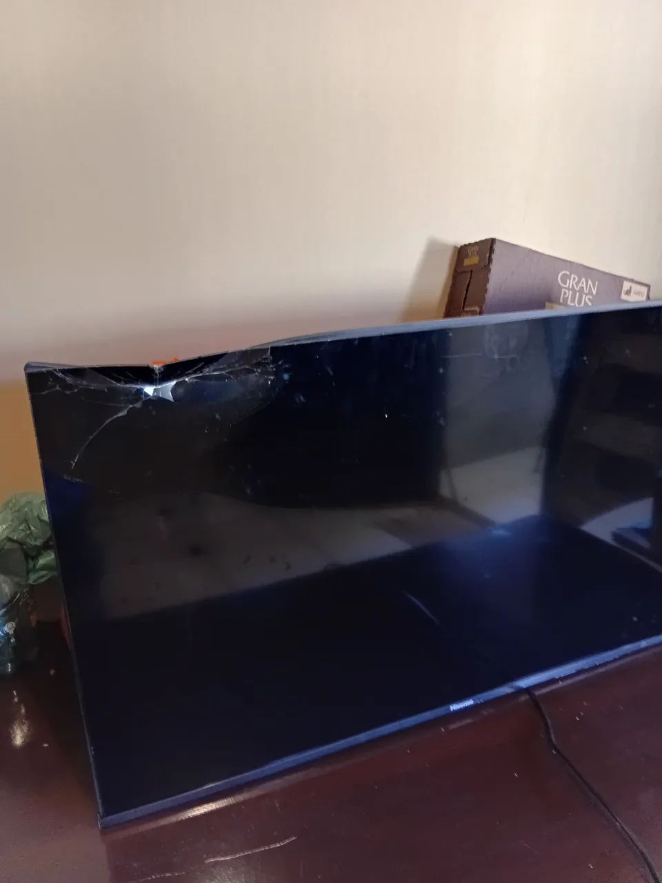 TV.  Tela trincada. 43pol. - Foto 2