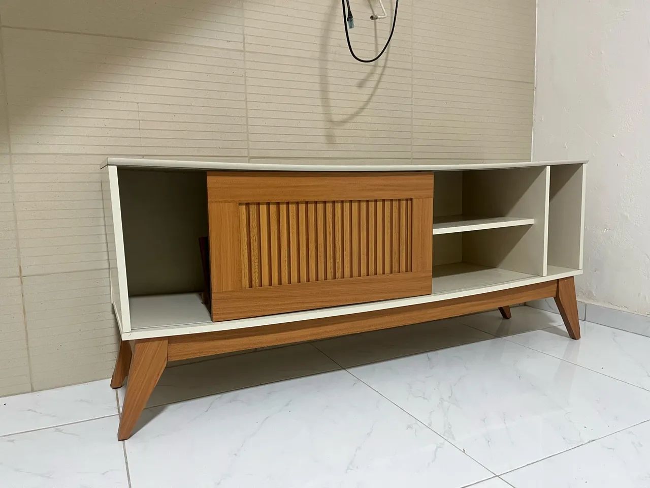 Rack para TV com Porta de Correr - Estilo Retrô - Foto 3