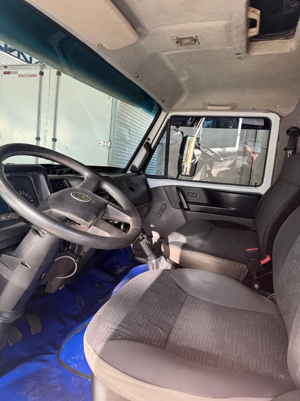 VW 13.190 com munck  - Foto 3