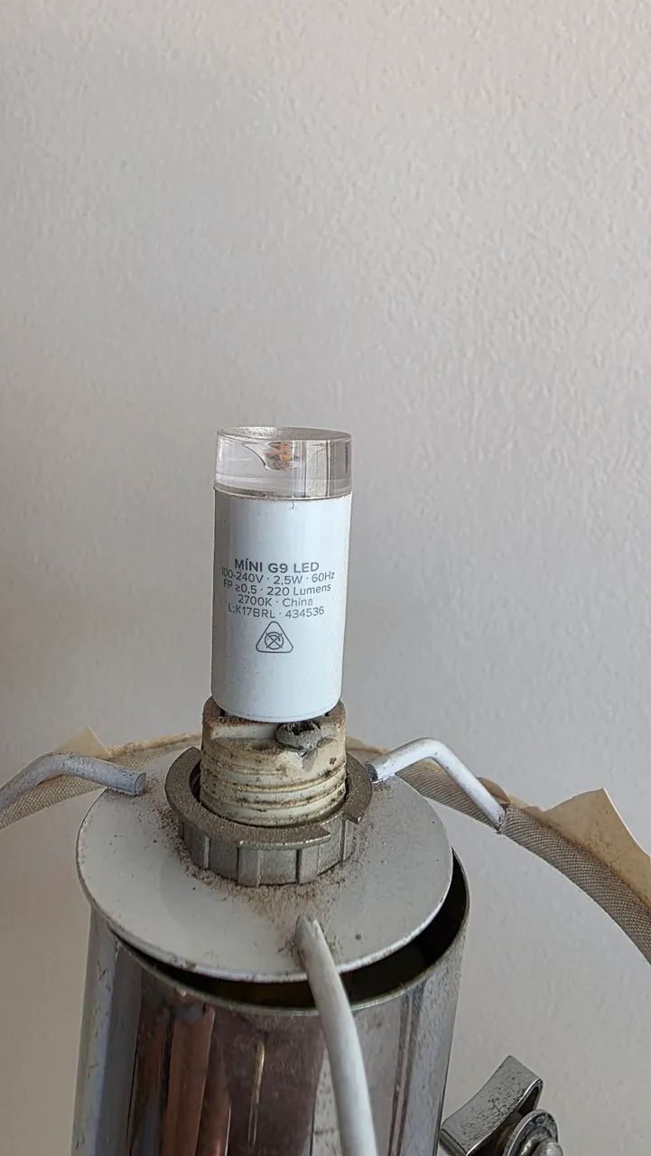 Luminária Articulada Com Cúpula Para Cabeceira de Cama - Foto 6