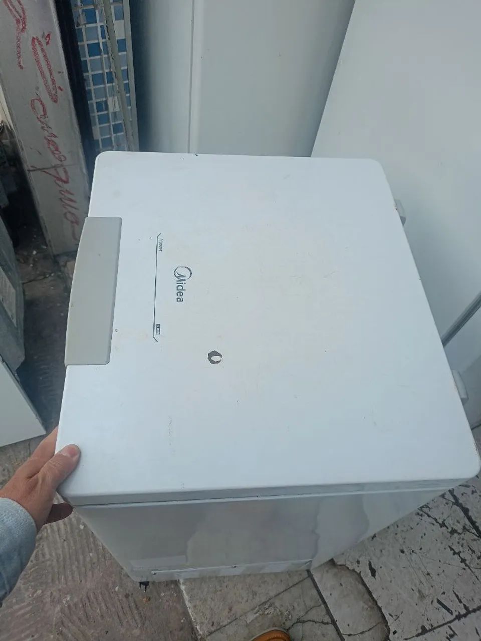 Mini freezer 127v / 100 litros funcionando perfeitamente 
