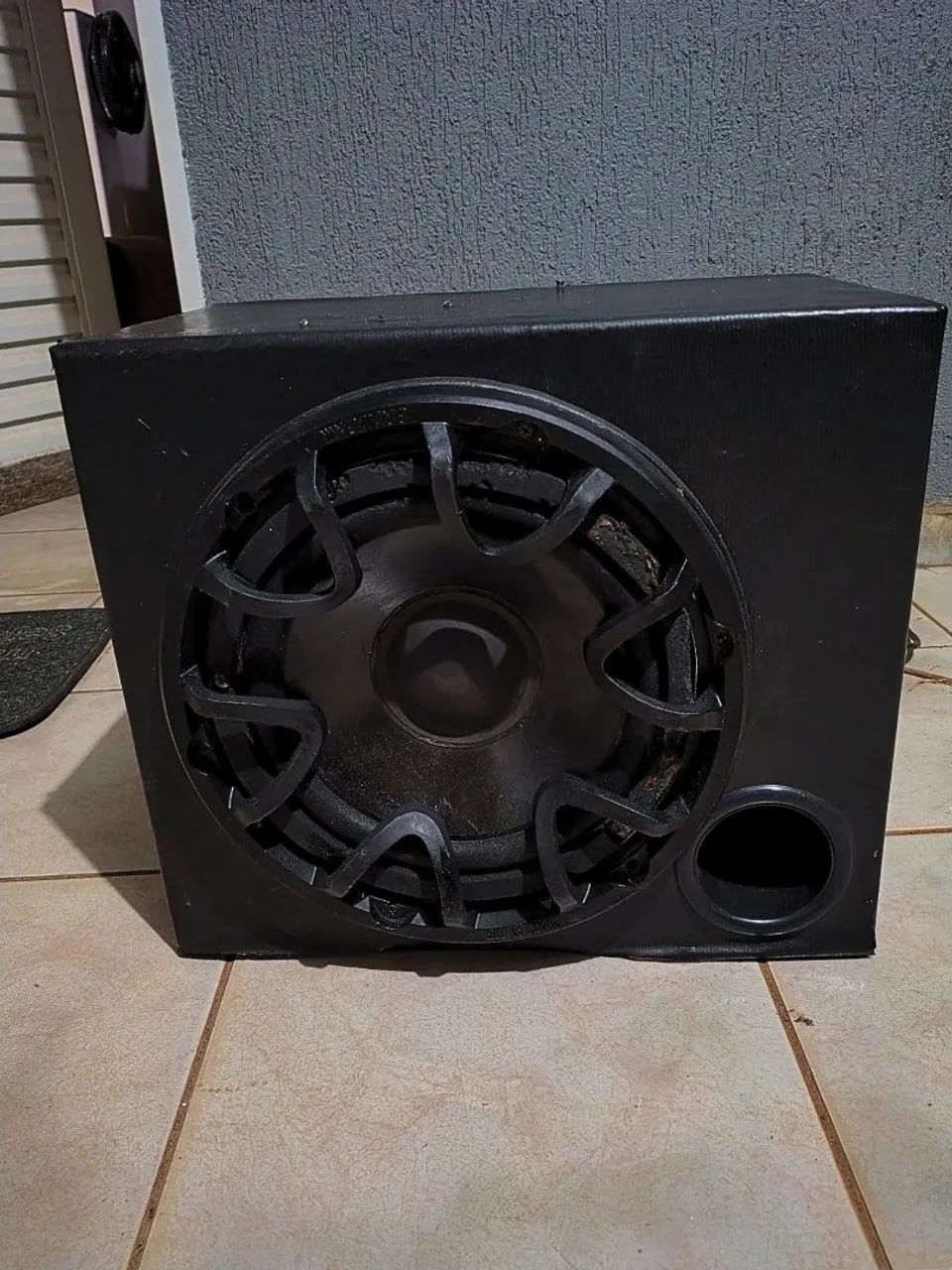  Caixa dutada com subwoofer de 10 polegadas Pioneer e um par de 69