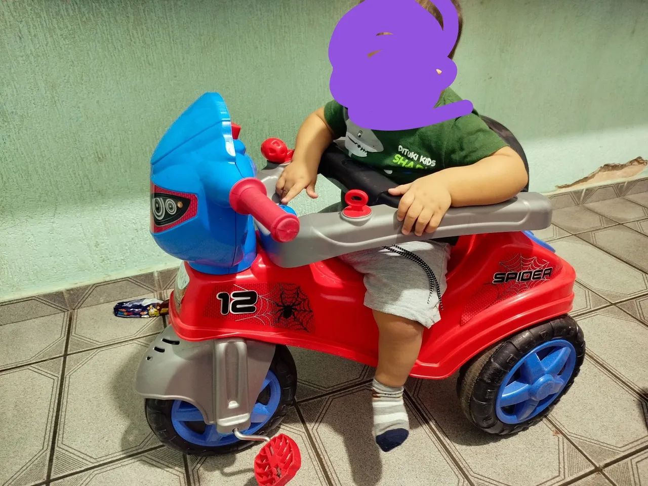 motoca menino