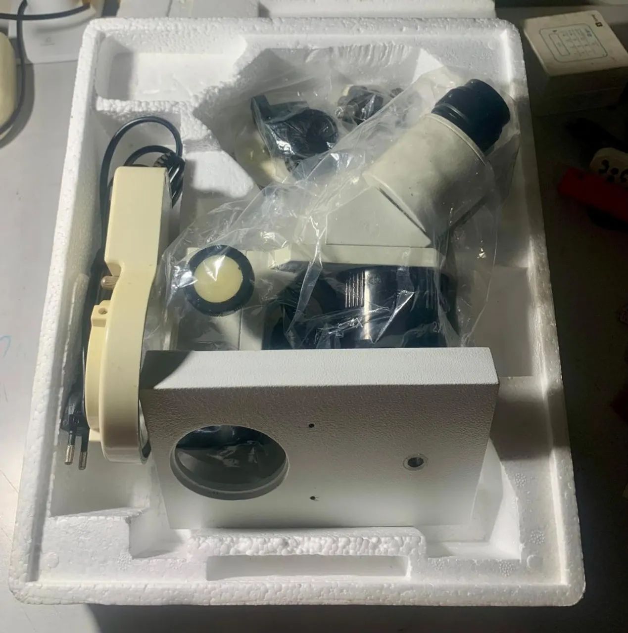 Microscópio Estéreo Binocular 