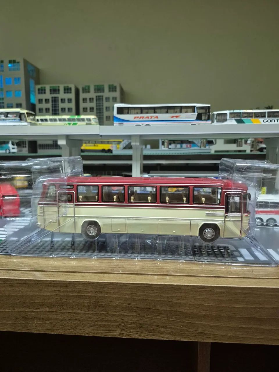 MINIATURA DE ÔNIBUS MERCEDES BENZ O- 302 MODELO ALEMÃ  - Foto 2