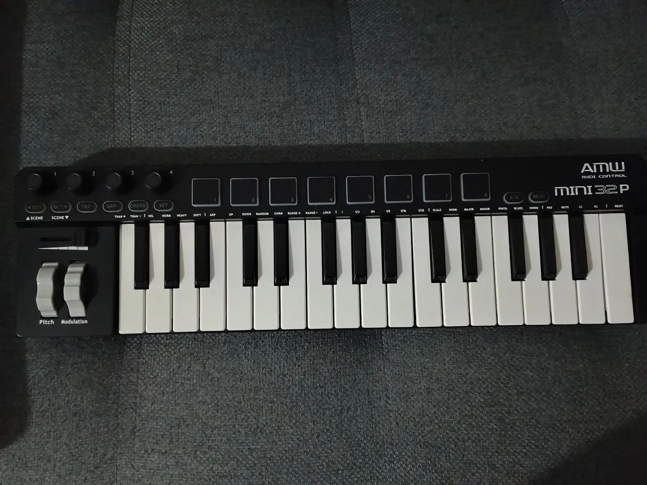 Teclado controlador Midi AMW MINI 32PAD 