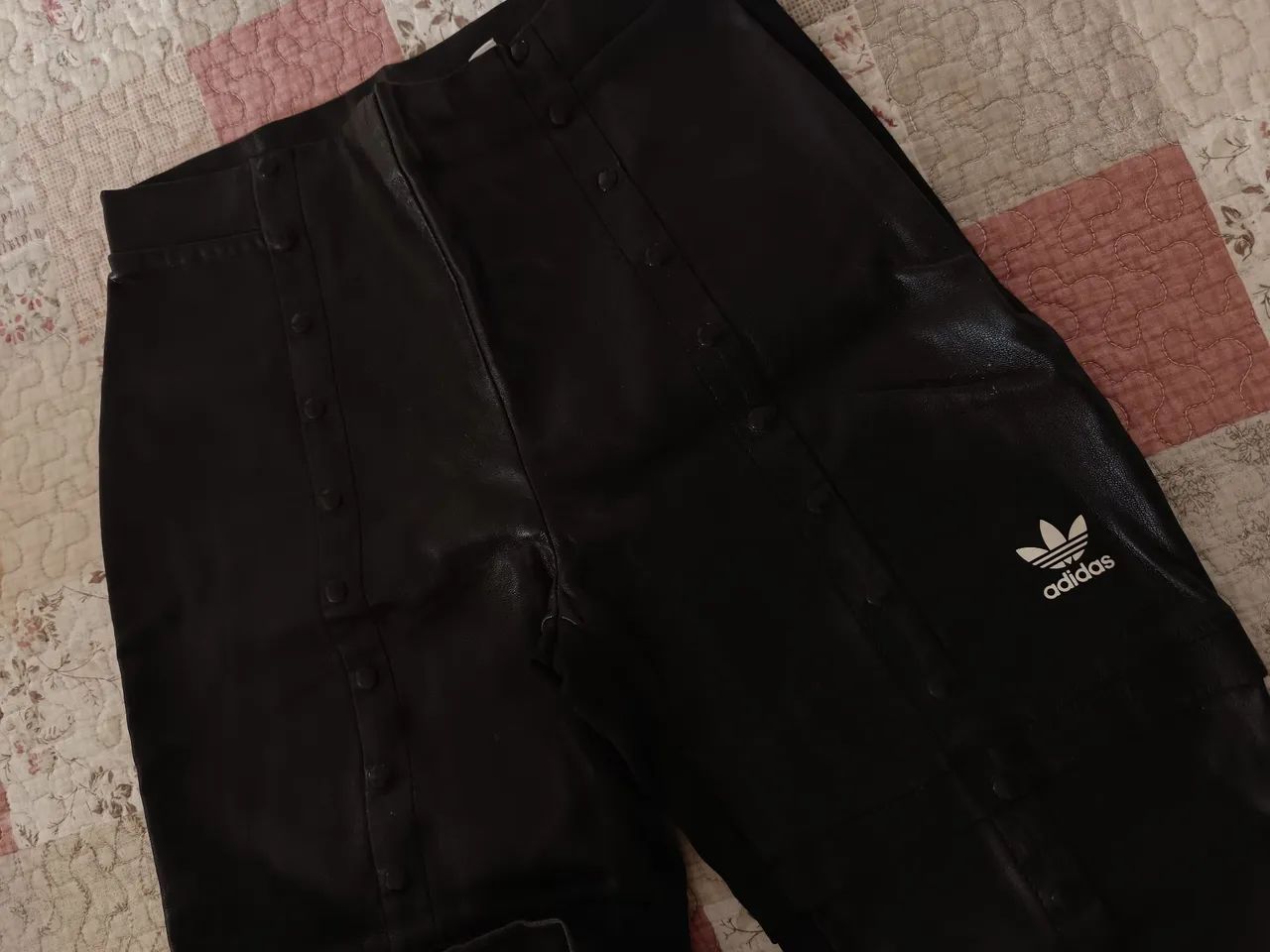 Calça couro Adidas 