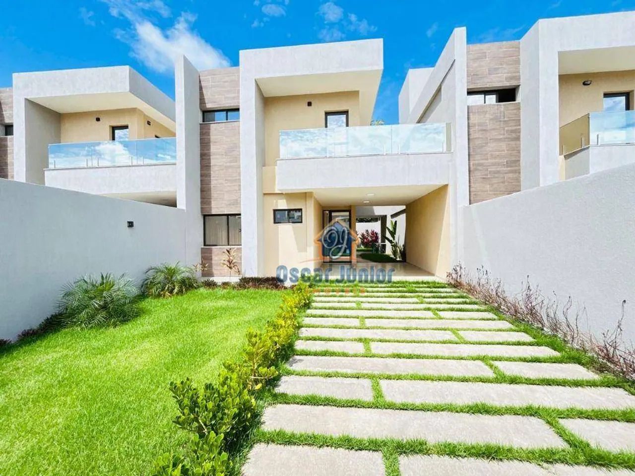 CASA MOBILIADA NO EUSÉBIO - RUA PRIVATIVA - 170m2 CONSTRUÍDA - 4 DORMITÓRIOS - 3 VAGAS - L