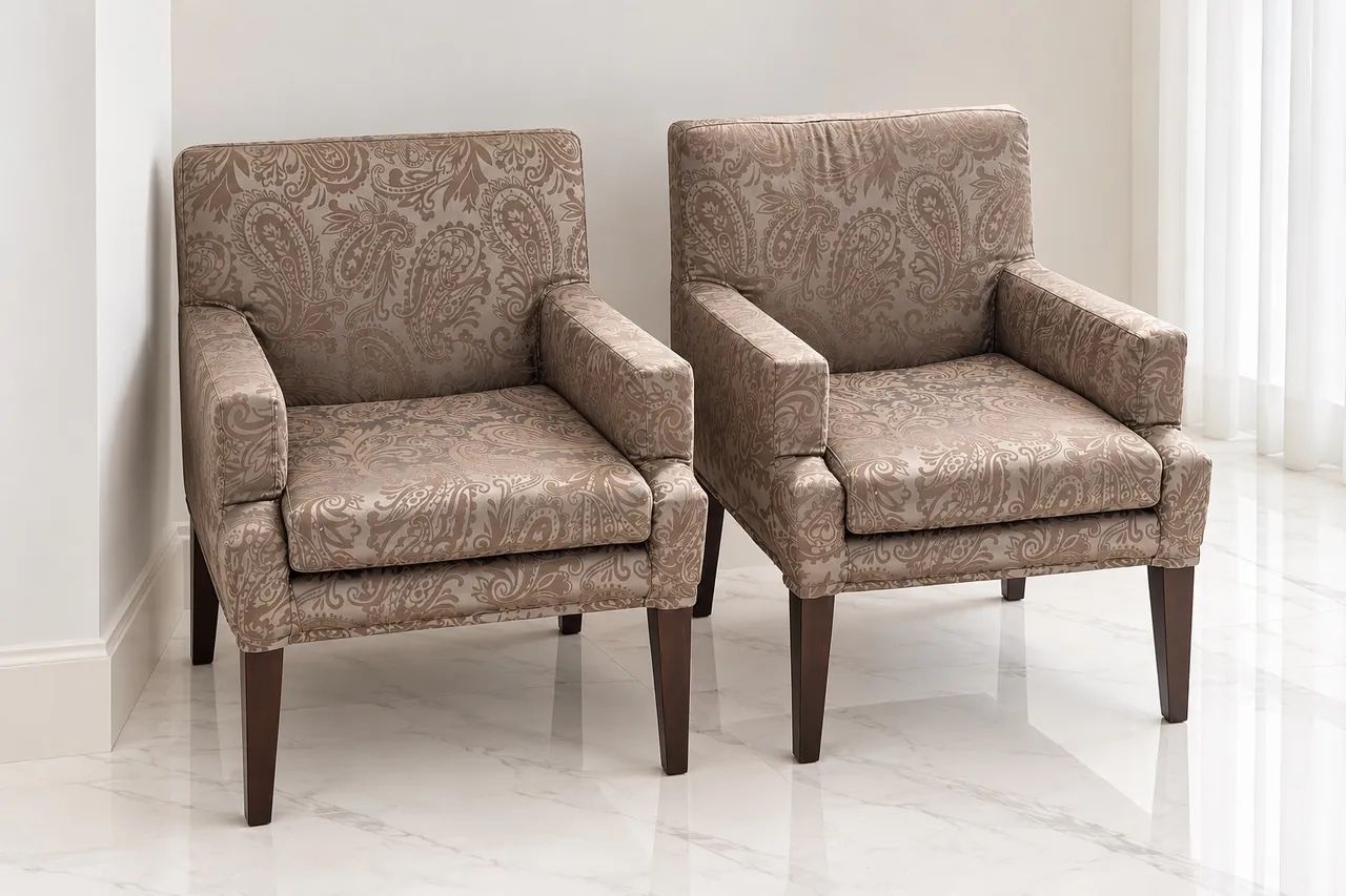 Par de poltronas clássicas estofadas - Foto 2
