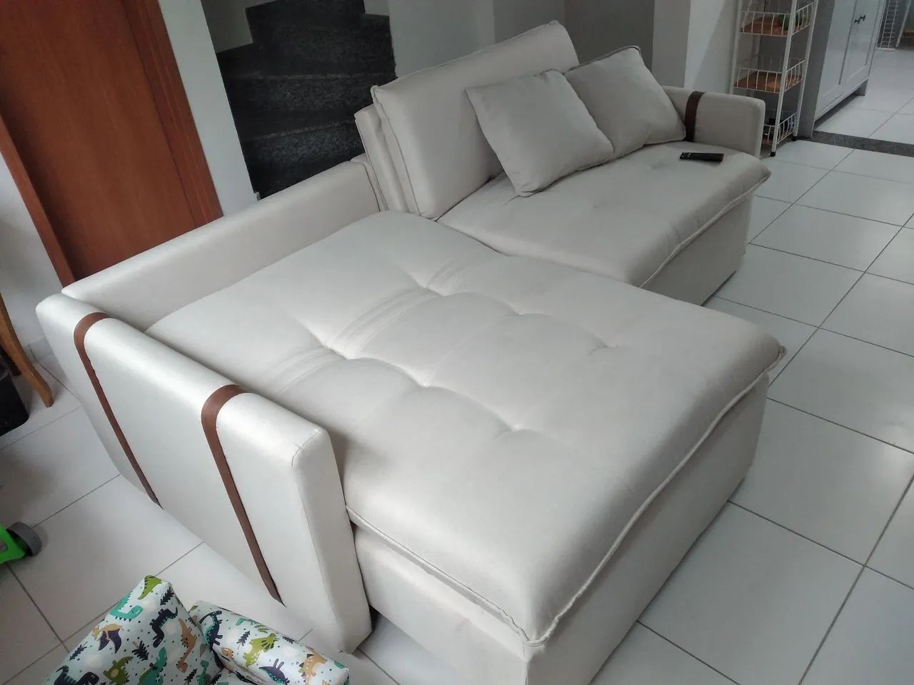 SOFA RETRATIL NOVO COMPRADO HA 5 DIAS, LEIA A DESCRIÇÃO  - Foto 2