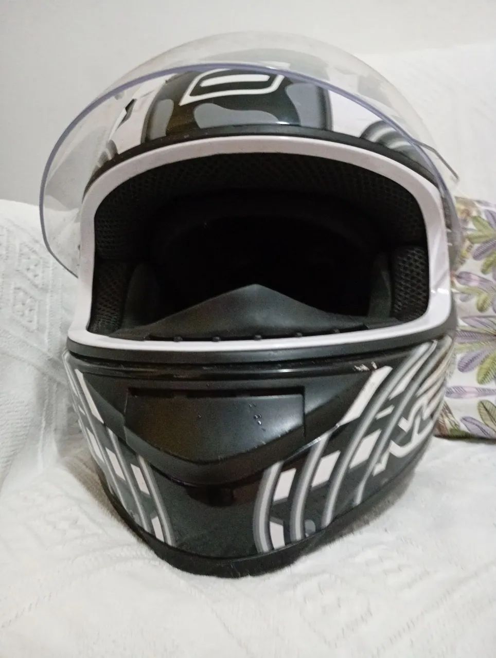 Capacete norisk em ótimo estado Tam 58. 250 reais.
