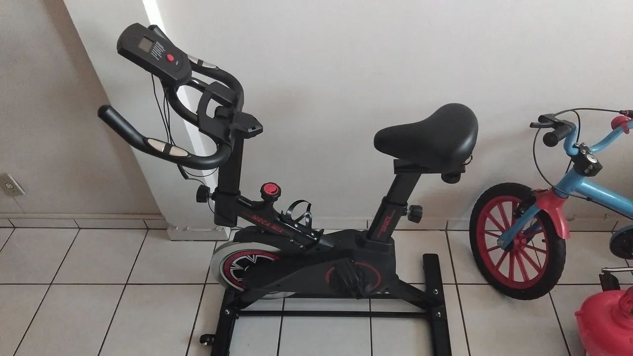 Vendo , semi nova. 