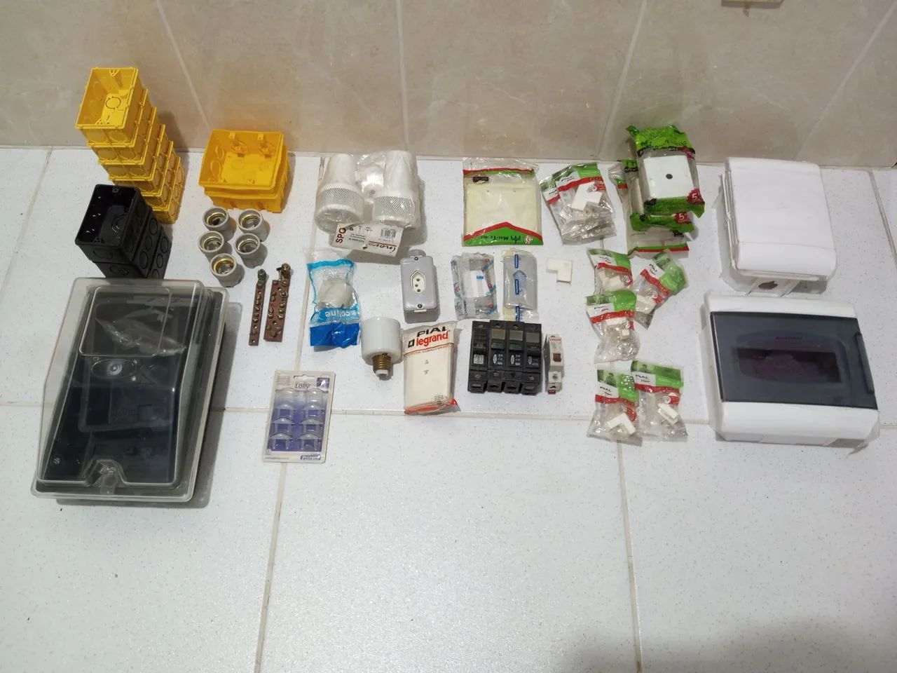 Electrical materials lot.436600269345269765