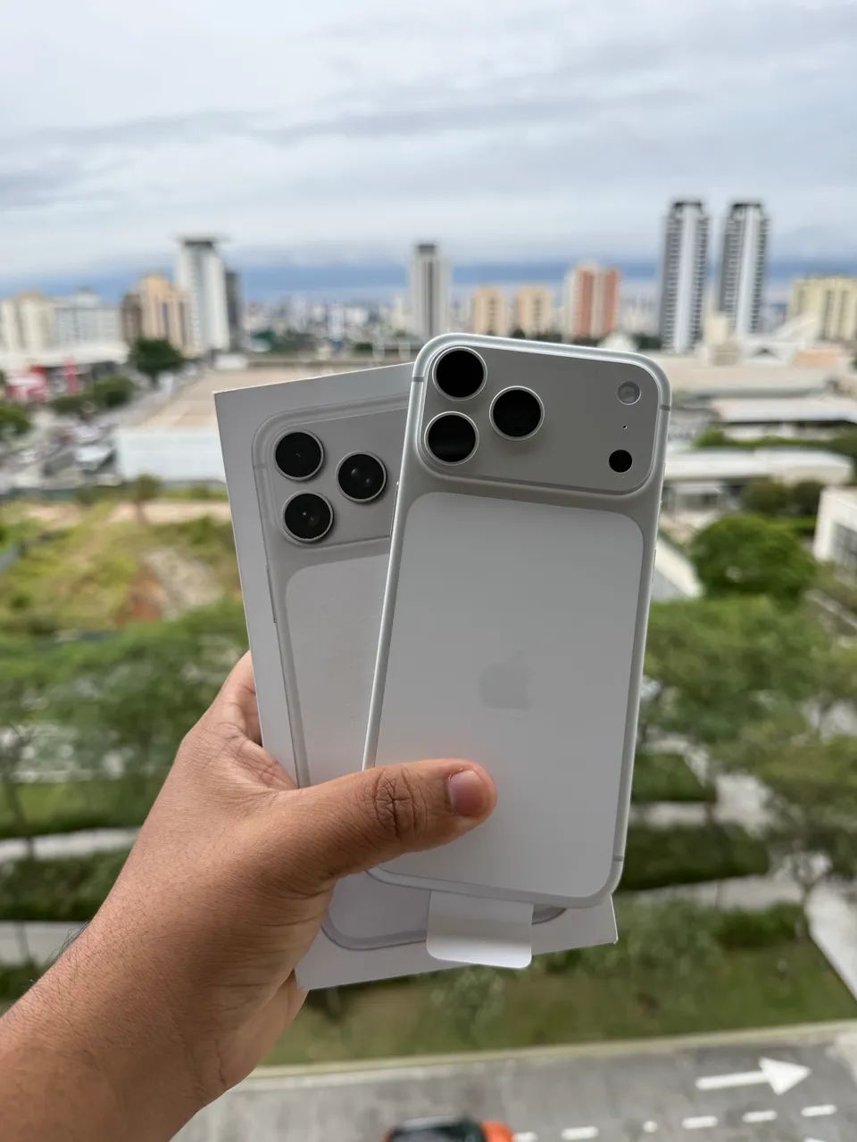 17 PRO MAX PRATA 7 DIAS DE USO SÓ ZERO - Foto 2