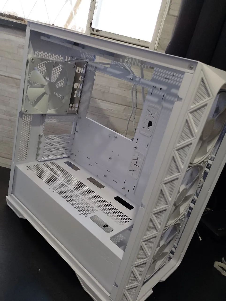 Gabinete espaçoso  - Foto 2