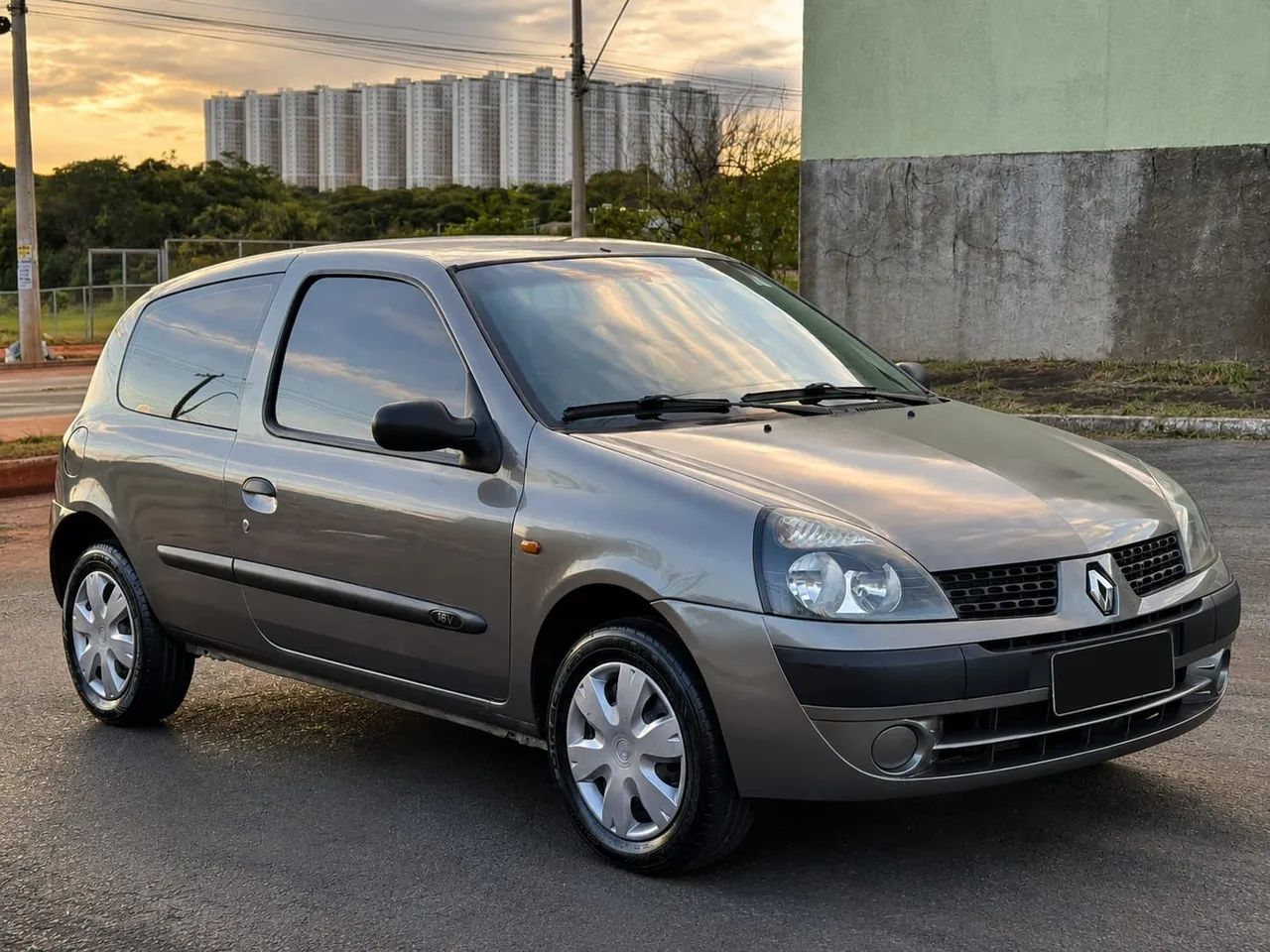Renault Clio Authentique 1.0/1.0 Hi-power 16V 3P 2005