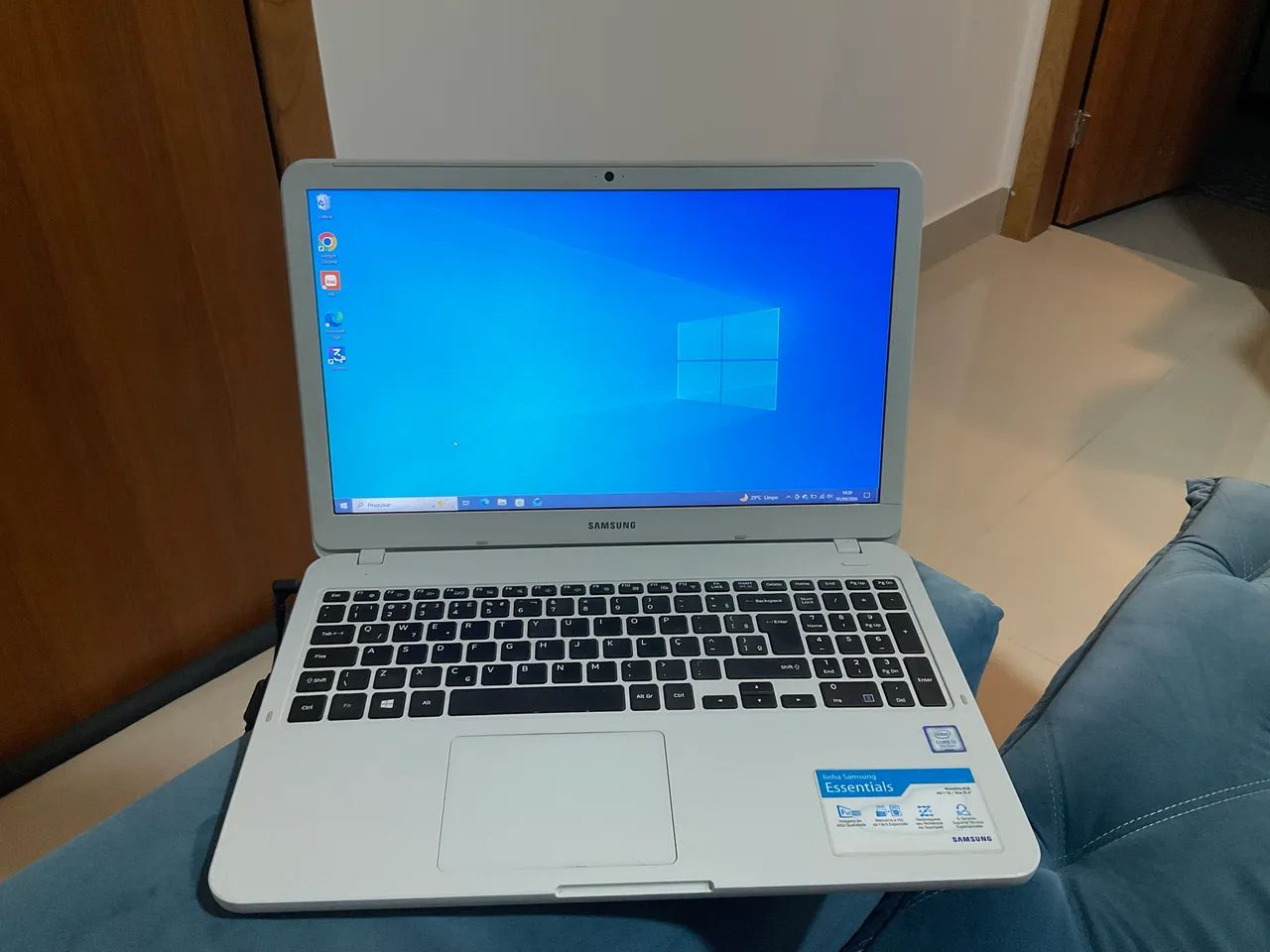 Notebook Samsung Essentials E30