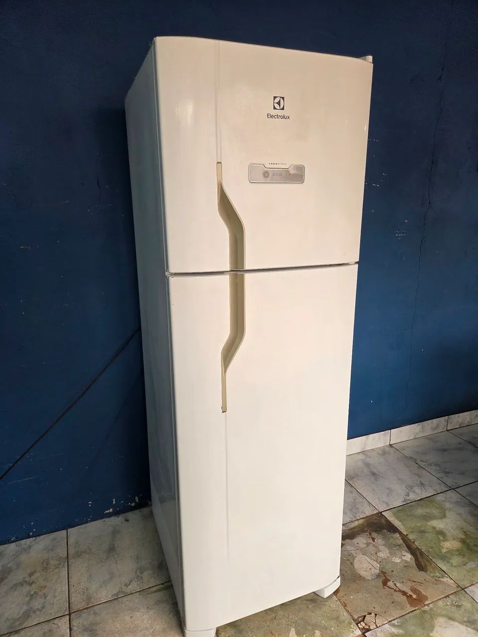 Vendo geladeira Electrolux 