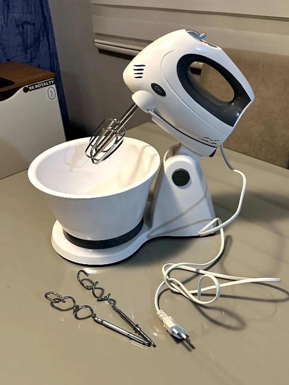 Batedeira De Mao Oster 2610 6 Velocidades 250w 110v Branca