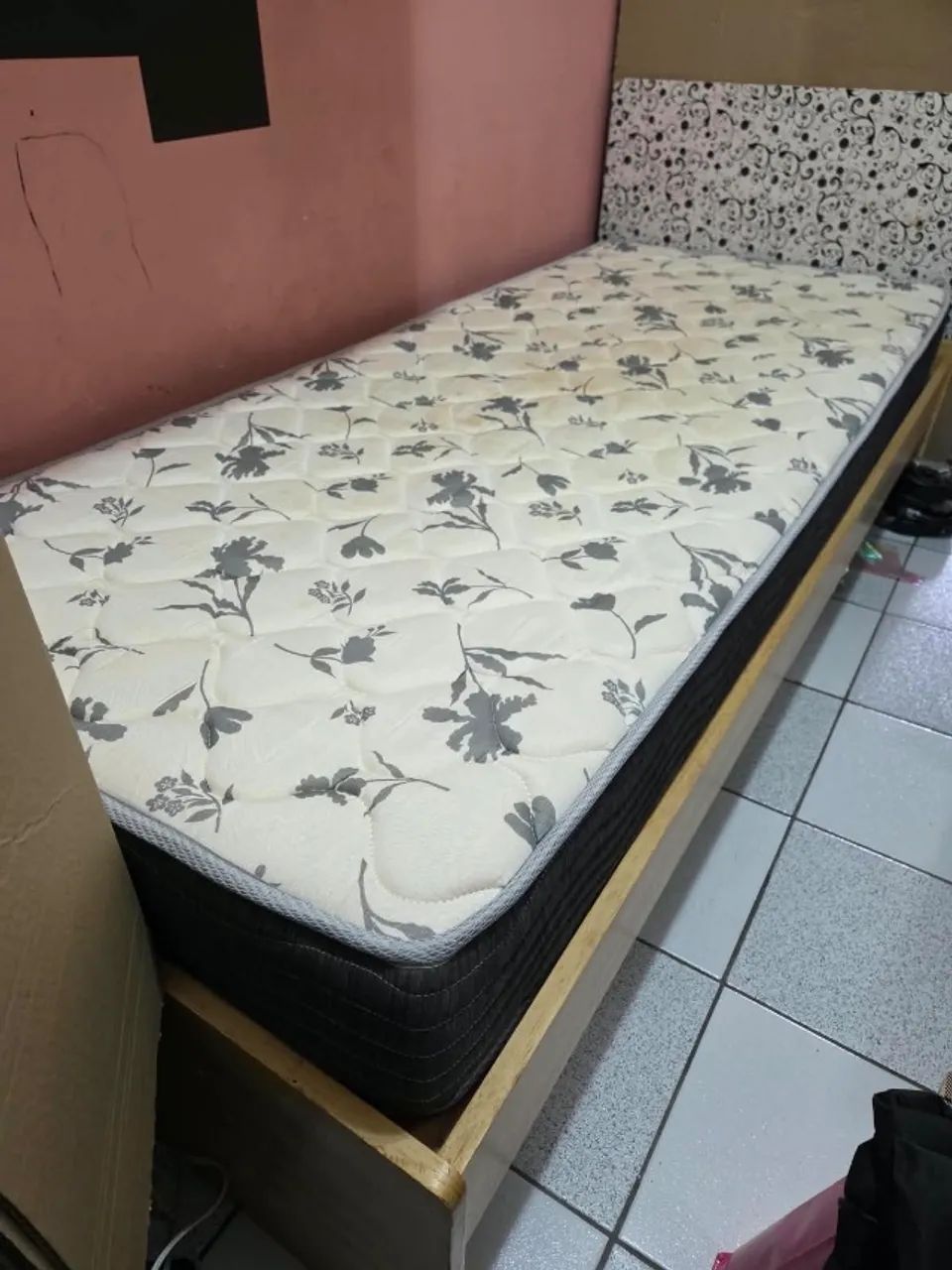 Vendo cama + colchão de solteiro - Foto 2