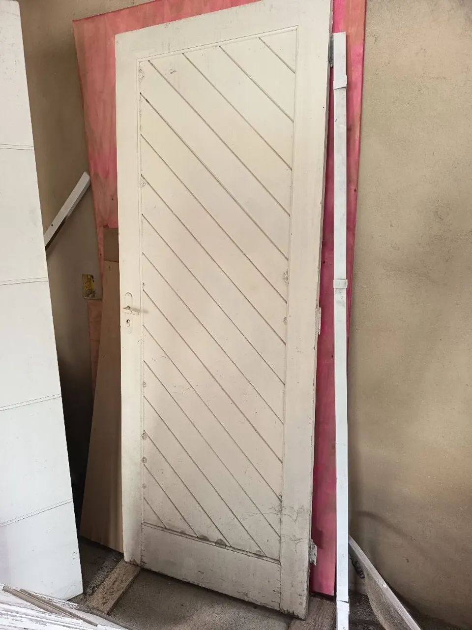 2 portas madeira maciça.