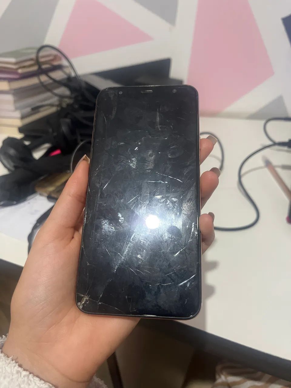 Celular J4