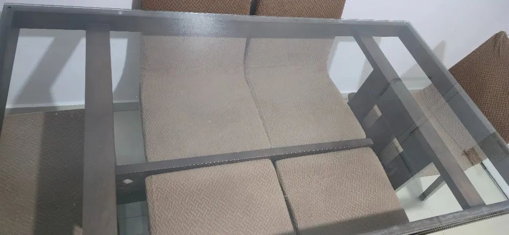 Mesa Retangular de Vidro (6 Lugares) com Cadeiras Estofadas - Foto 4
