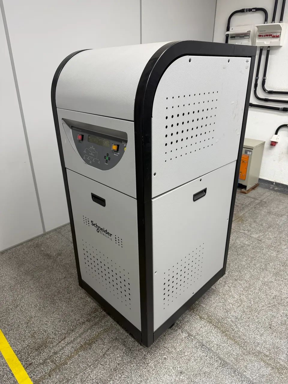 No Break Schneider 30KVA 380V Trifásico 