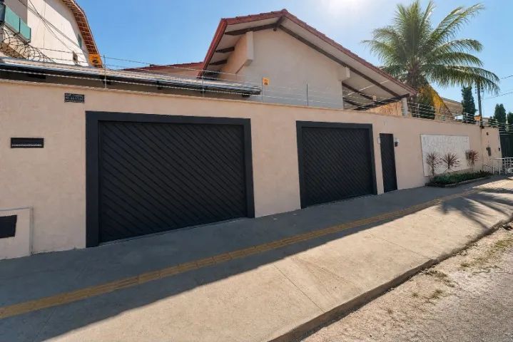 Casa Térrea de 3 suítes plenas com churrasqueira e Piscina
