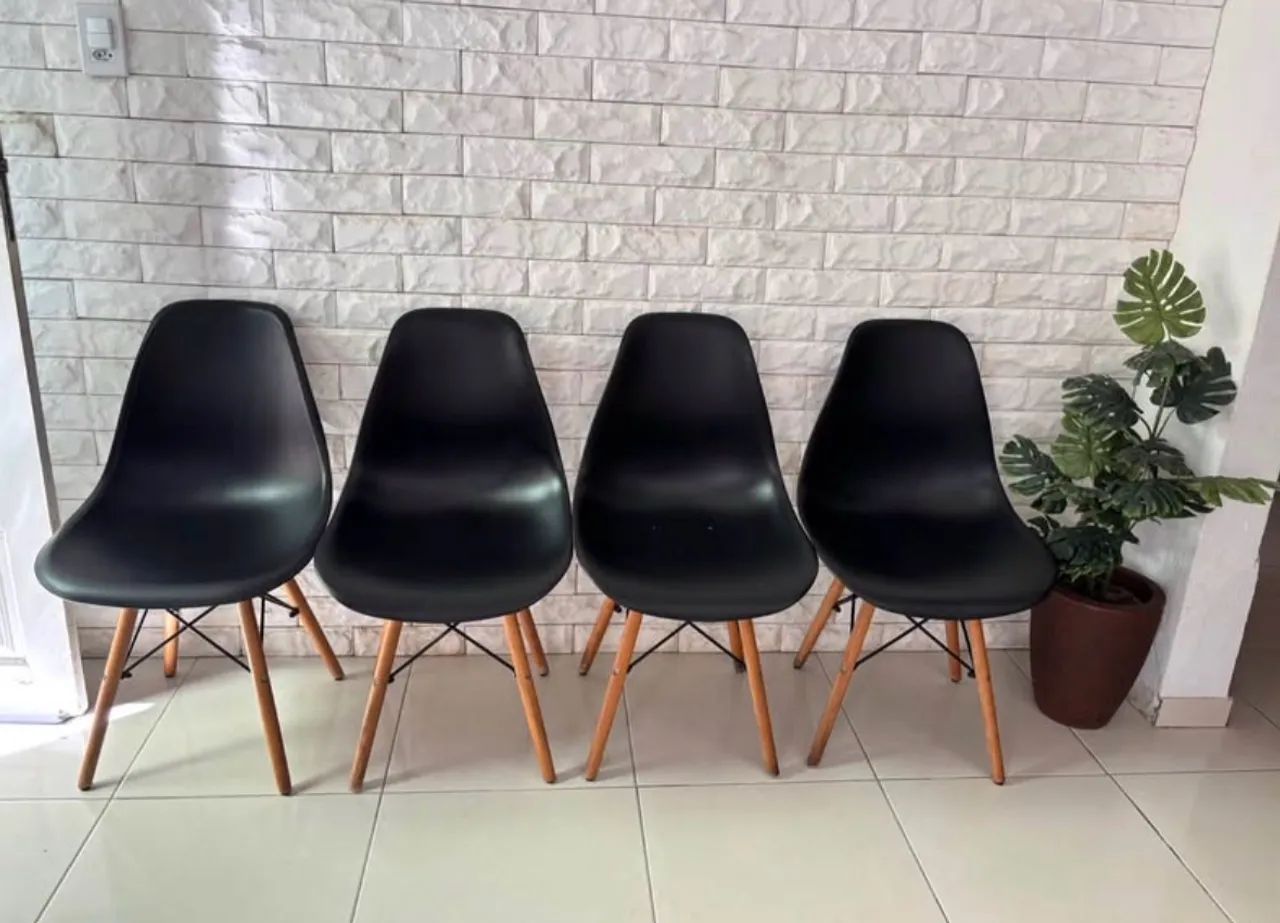 4 CADEIRAS EAMES EIFFEL