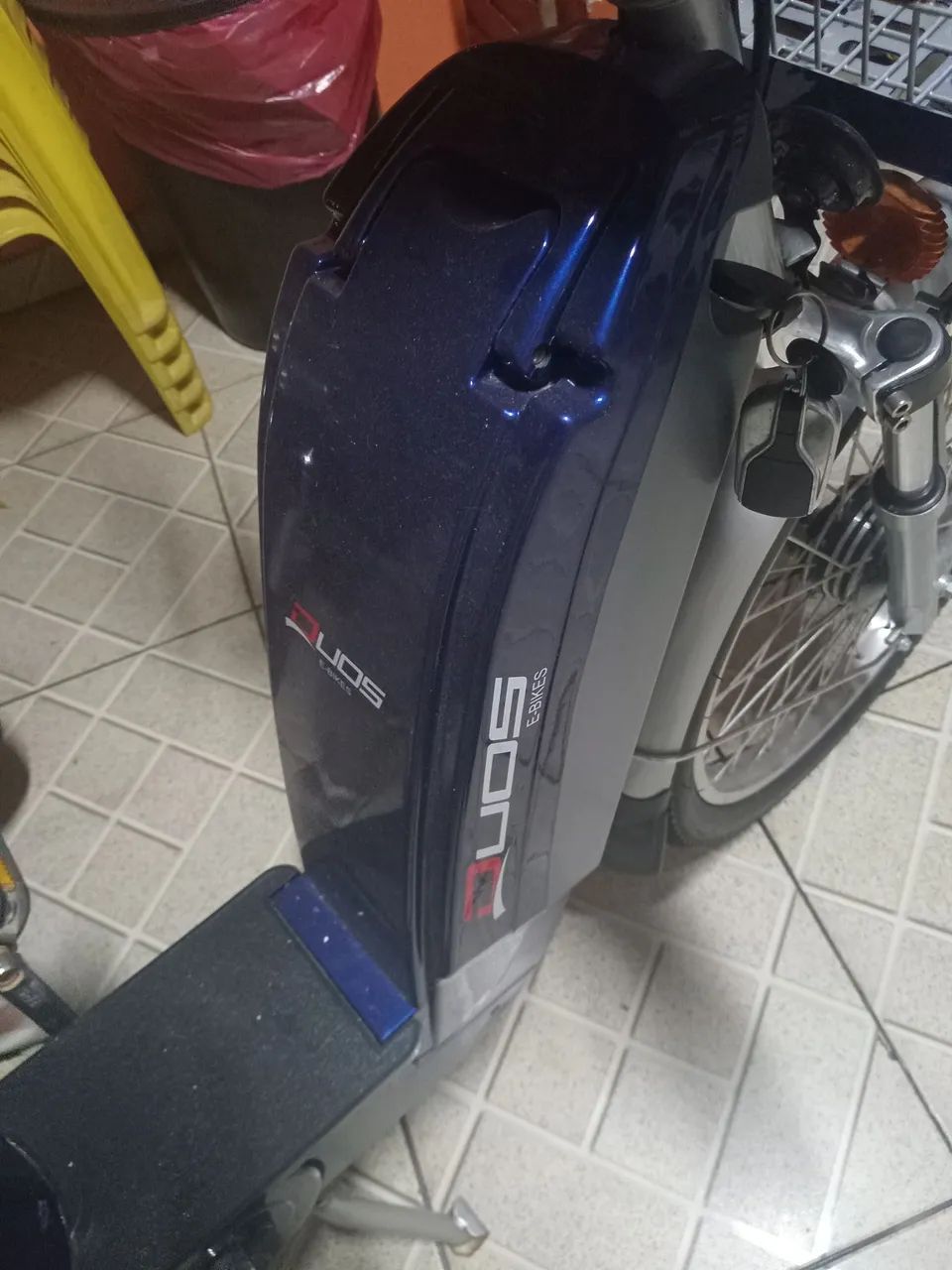 Bicicleta Elétrica E-Maxx Duos 800W Entrada USB Alarme e Seta cor azul - Foto 11