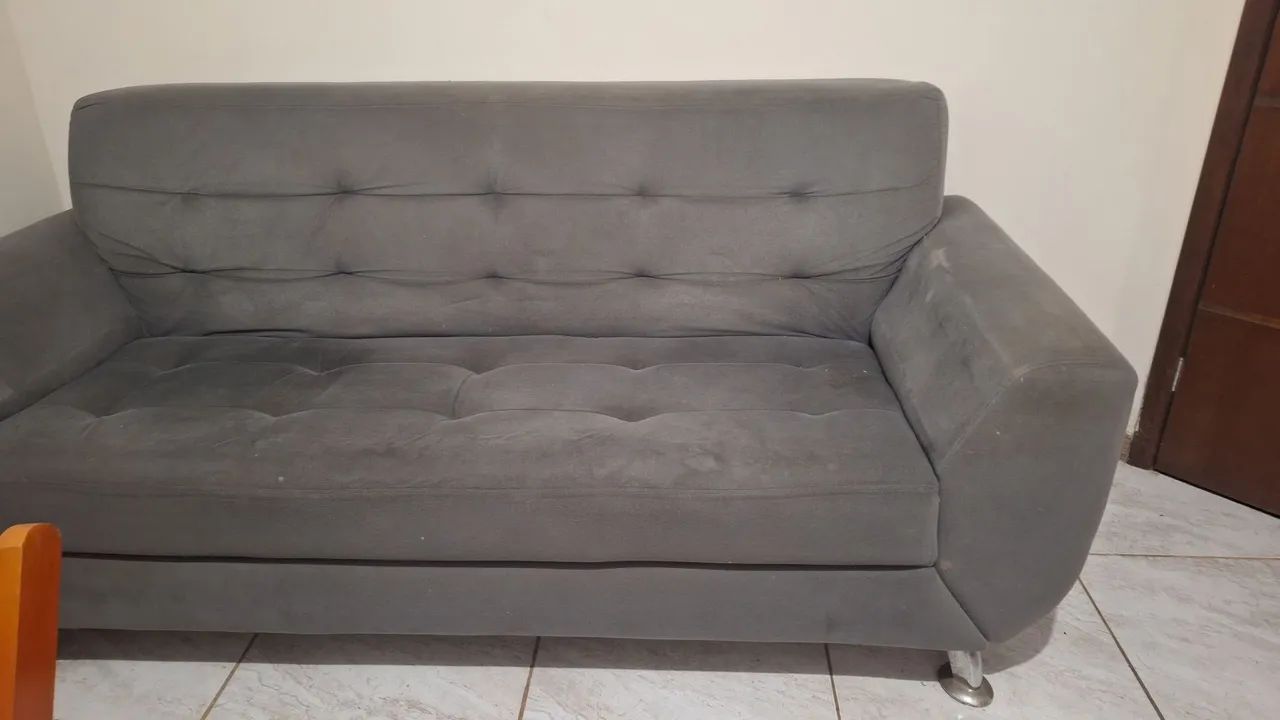 Vendo sofá em bom estado, só precisa de limpeza, não entrego. - Foto 3