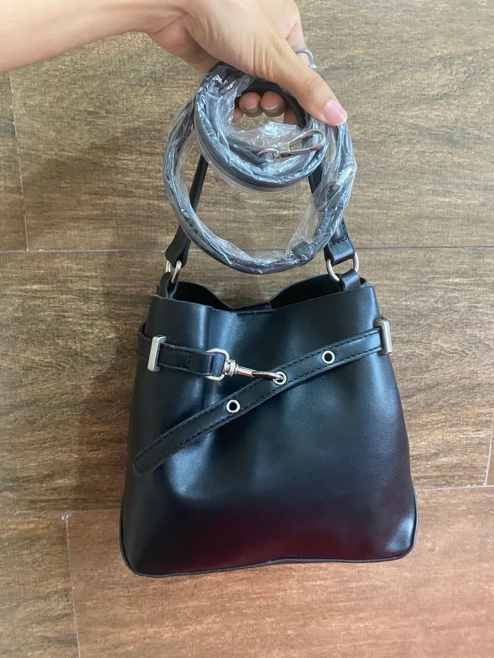 Bolsa bucket seminova Renner 