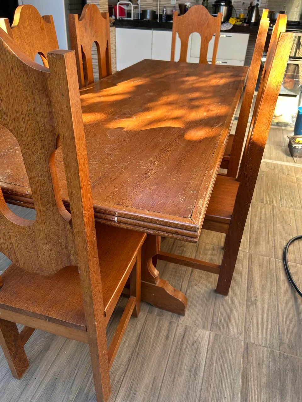 Mesa de madeira com 6 cadeiras  - Foto 5