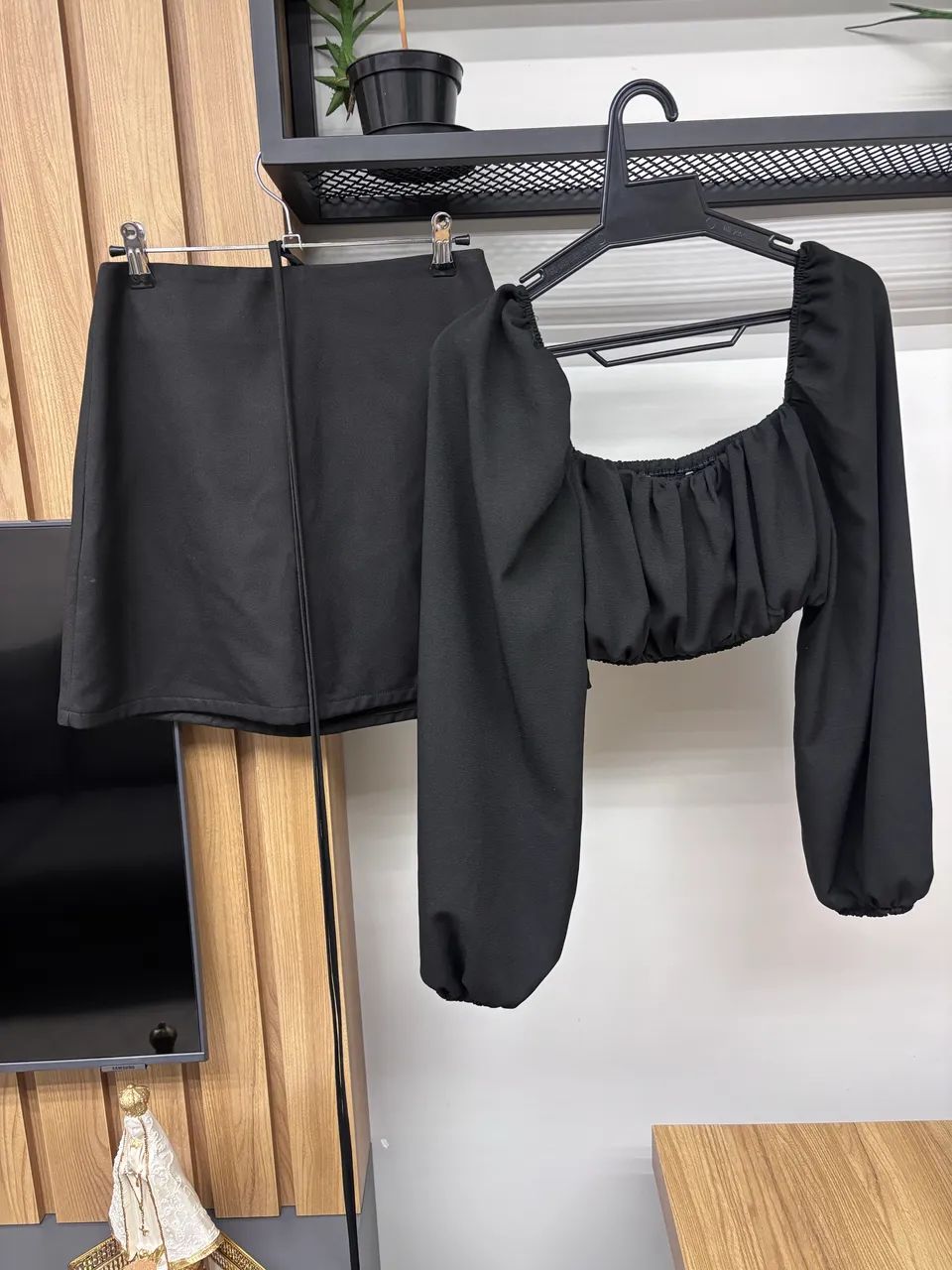 conjunto myft cropped e saia preto p - Foto 2