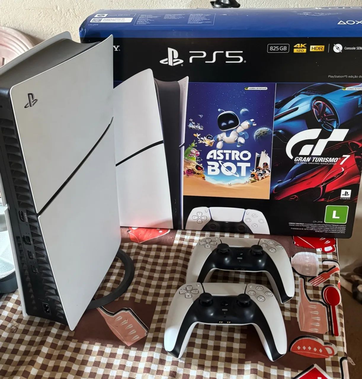 Vendo PS5 com dois controles e dois jogos 