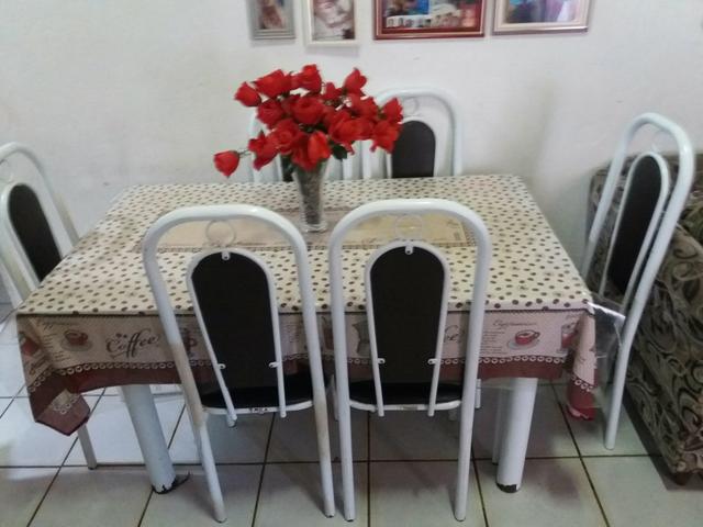 Mesa de jantar com 6 cadeirad