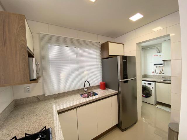 Apartamento três dormitórios decorado com terraço - Foto 12