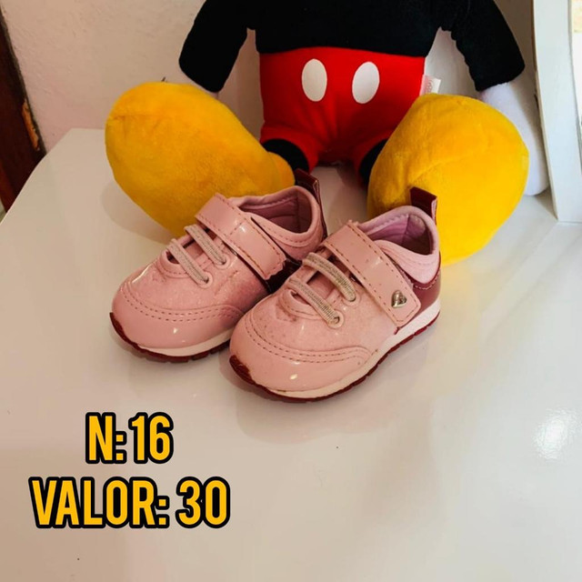 calçados de bebê