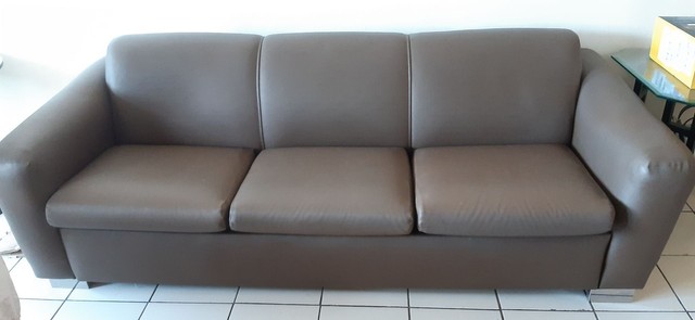Sofa grande em corino