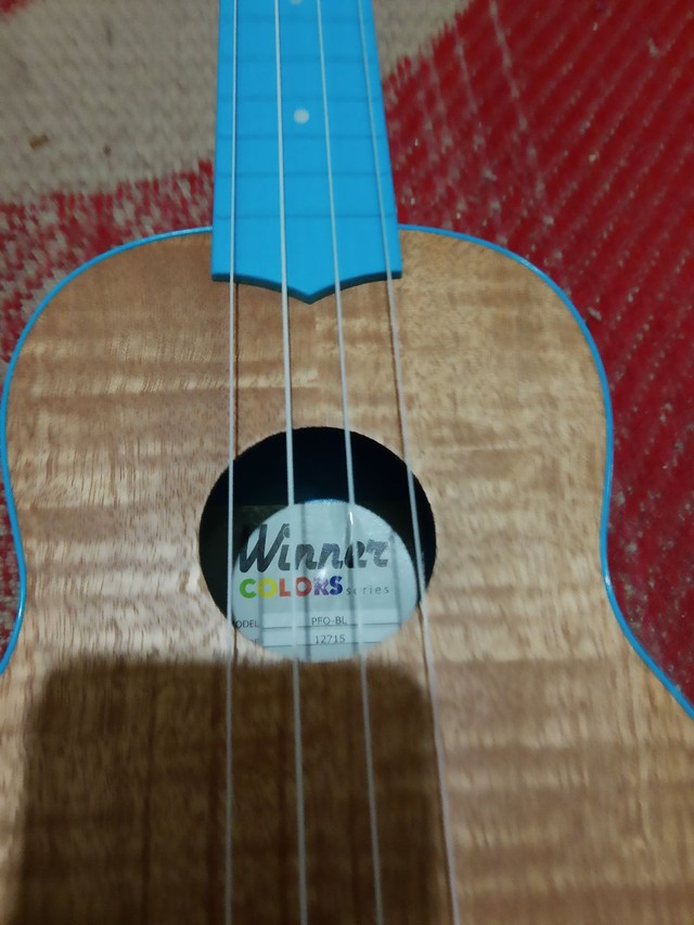 Ukulele elétrico soprano Ac troca  - Foto 3