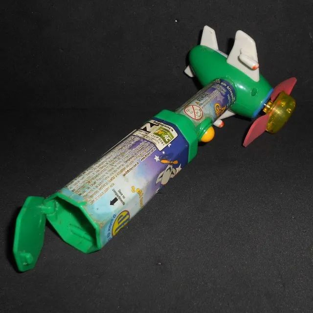 Avião Gira-Luz - brinquedo antigo de avião que vinha com doce - não funciona - Foto 5