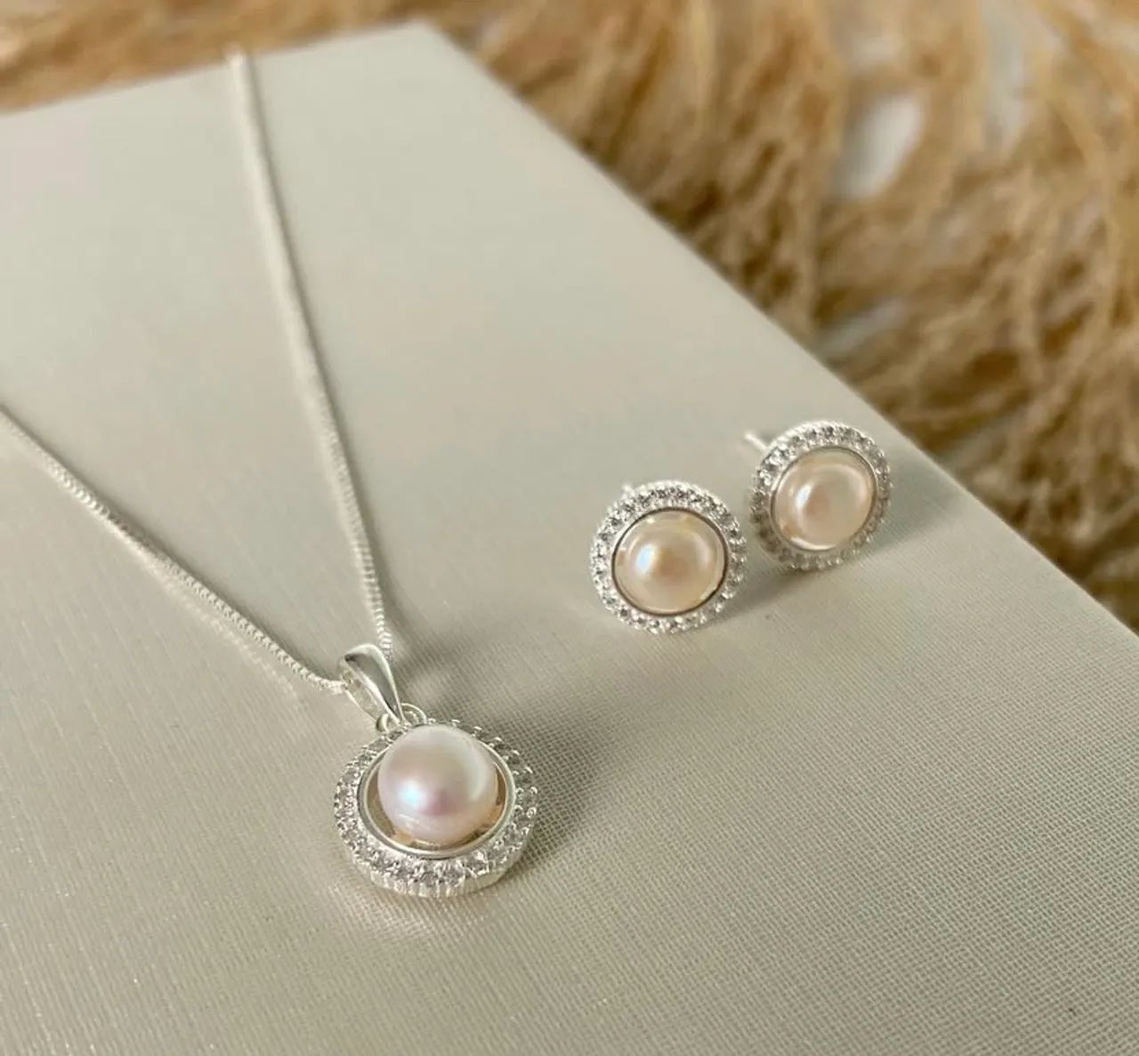 Conjunto de Colar e Brincos com Pérola