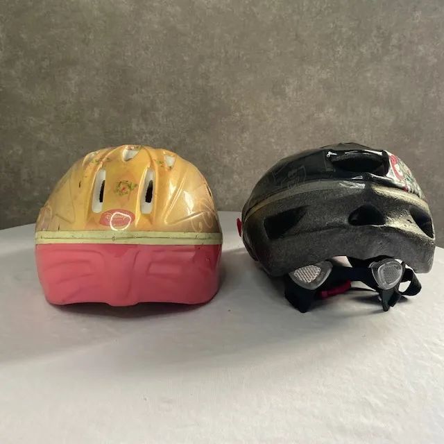 Kit 2 Capacetes Infantis Monster High e Princesas Disney Bicicleta Patinete - Foto 4