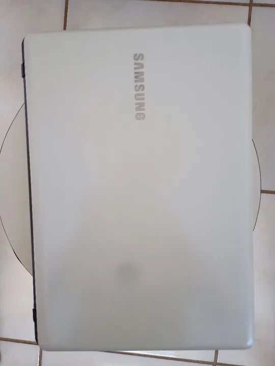 Notebook Samsung branco 4gb memória ram DDR3 500gb HD tela 14 polegadas bateria boa super  - Foto 3